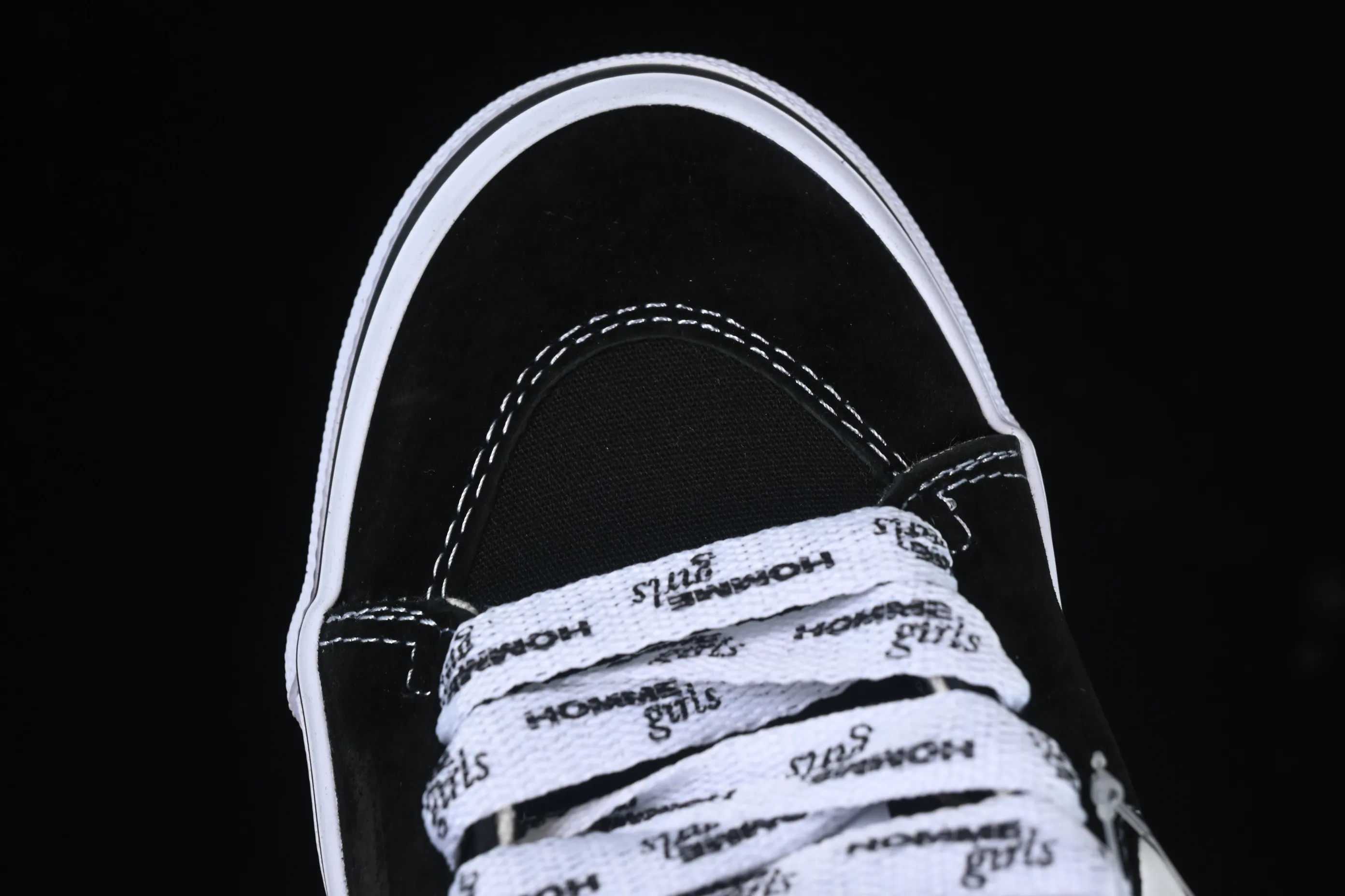 All categories Vans Vans series Vans Mid Vans China HommeGirls x Vans Sk8-Mid Fashionable and versatile mid-top casual vulcanized sneakers VN000NBNCJK